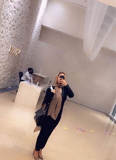 Sophisticated Simran Best Sloppy Blowjob - puta in Dubai Photo 8 of 12