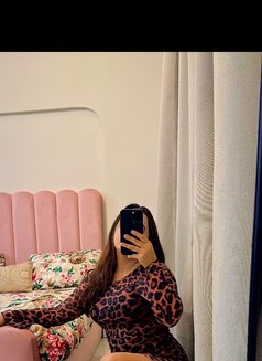 Sophisticated Simran Best Sloppy Blowjob - puta in Dubai Photo 10 of 12