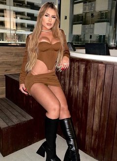 Sophya - escort in Singapore Photo 3 of 5