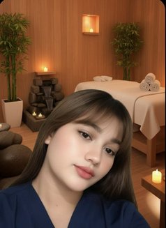 Sopie Sky - masseuse in Makati City Photo 5 of 10