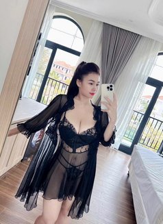 Sora - puta in Mumbai Photo 3 of 4