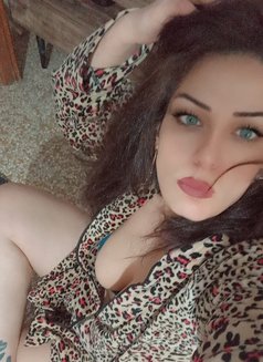 Soso - puta in Dubai Photo 2 of 6