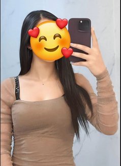 Soso - puta in Dubai Photo 2 of 3