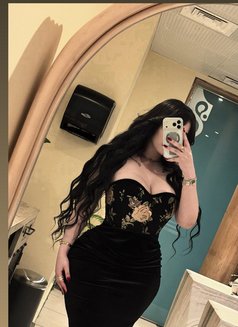 Sousou - escort in Abu Dhabi Photo 3 of 5