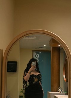 Sousou - escort in Abu Dhabi Photo 4 of 5