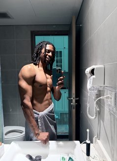 South African Black Man - Male escort in Bangkok Photo 1 of 3