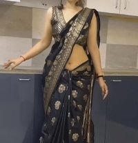 South Indian Bhabhi - puta in Sharjah