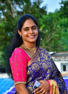 South Indian Gir(Pinky) in Dx D - puta in Dubai Photo 8 of 8