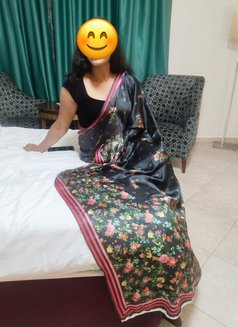 South Indian girl in DxD - puta in Dubai Photo 2 of 5
