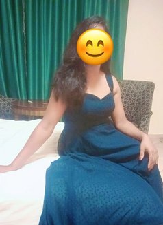 South Indian girl in DxD - puta in Dubai Photo 4 of 5