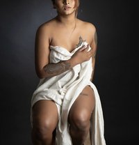 South Indian Sexy Young Girl - puta in Colombo
