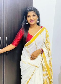 South Indian Young Girl Kavya - escort in Abu Dhabi Photo 5 of 7