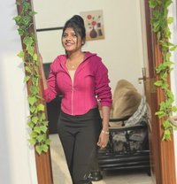 South Indian Young Girl Kavya - escort in Abu Dhabi Photo 3 of 5