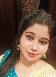 South Tamil 22yr and 24yr Threesome - puta in Abu Dhabi Photo 2 of 5