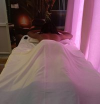 Spa With 5 Ladies & 2 Guys - Agencia de putas in Kiambu