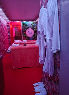 Spa With 5 Ladies & 2 Guys - escort agency in Kiambu Photo 4 of 6