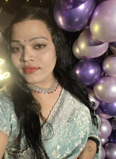Spandhana - Acompañantes transexual in Hyderabad Photo 2 of 2