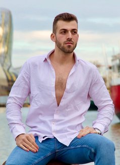 Spanishguysotall - Acompañantes masculino in Paris Photo 1 of 6