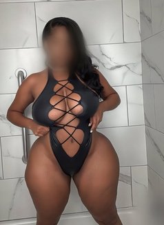 Special - escort in Dubai Photo 1 of 14