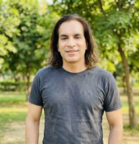 Spencer Nomadix - Male companion in New Delhi