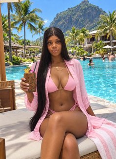 Amanda - escort in Jeddah Photo 8 of 13