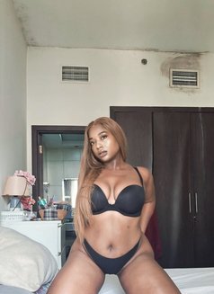 Squirting cloe - puta in Dubai Photo 5 of 10