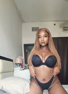 Squirting cloe - puta in Dubai Photo 6 of 10