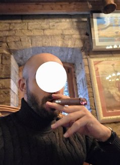 Squirting Master - masseur in Dubai Photo 1 of 3