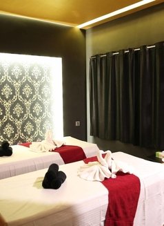 6.5” Dick, Massage, BDSM (5 star Hotel) - Acompañantes masculino in Okinawa Island Photo 4 of 6