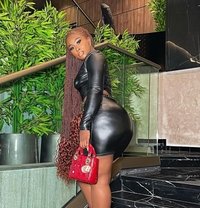 Dripping Puci Sophia - masseuse in Accra