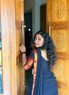 Srey - escort in Kochi Photo 2 of 3