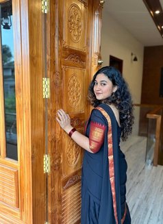 Srey - escort in Kochi Photo 3 of 3