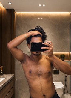 Srilankan Elite Boy - Acompañantes masculino in Colombo Photo 1 of 3