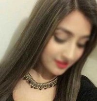 Srishti Sharma - puta in Sharjah