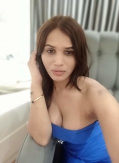 Selina - Transsexual escort in New Delhi Photo 8 of 12