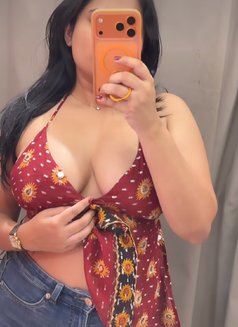 Cam girl - escort in New Delhi Photo 1 of 2