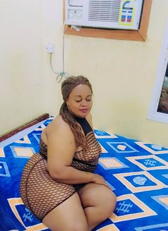 Stacy - puta in Muscat Photo 8 of 10