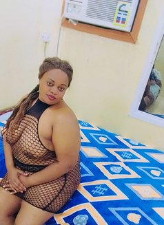 Stacy - puta in Muscat Photo 9 of 10