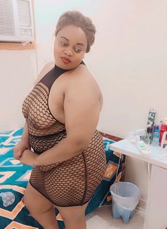 Stacy - puta in Muscat Photo 10 of 10