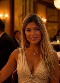 Stacy - escort in Dubai Photo 2 of 7