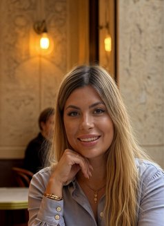 Stacy - escort in Dubai Photo 6 of 7