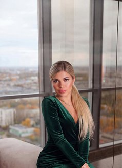 Stacy - puta in Dubai Photo 3 of 4