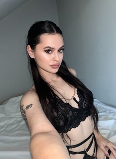 Stacy - puta in Dubai Photo 5 of 7