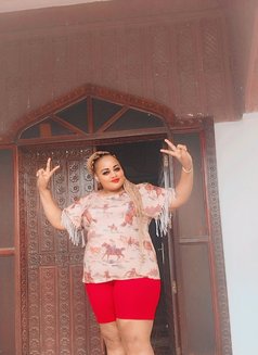 Stacy - puta in Muscat Photo 12 of 12