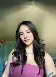 Stef - escort in Manila Photo 5 of 8