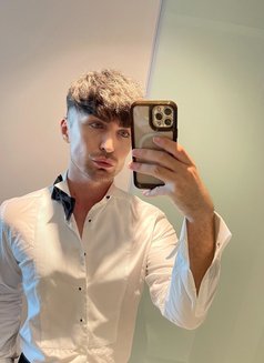 Stefan - Male escort in Guangzhou Photo 1 of 6