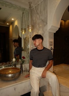 Stefan - Male escort in Guangzhou Photo 2 of 6