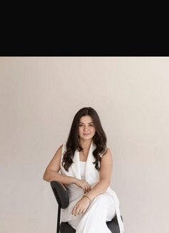 Steffie - escort in Pune Photo 1 of 12