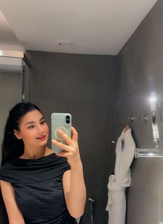 Steffie - escort in Pune Photo 5 of 12