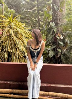 Steffie - escort in Pune Photo 7 of 12